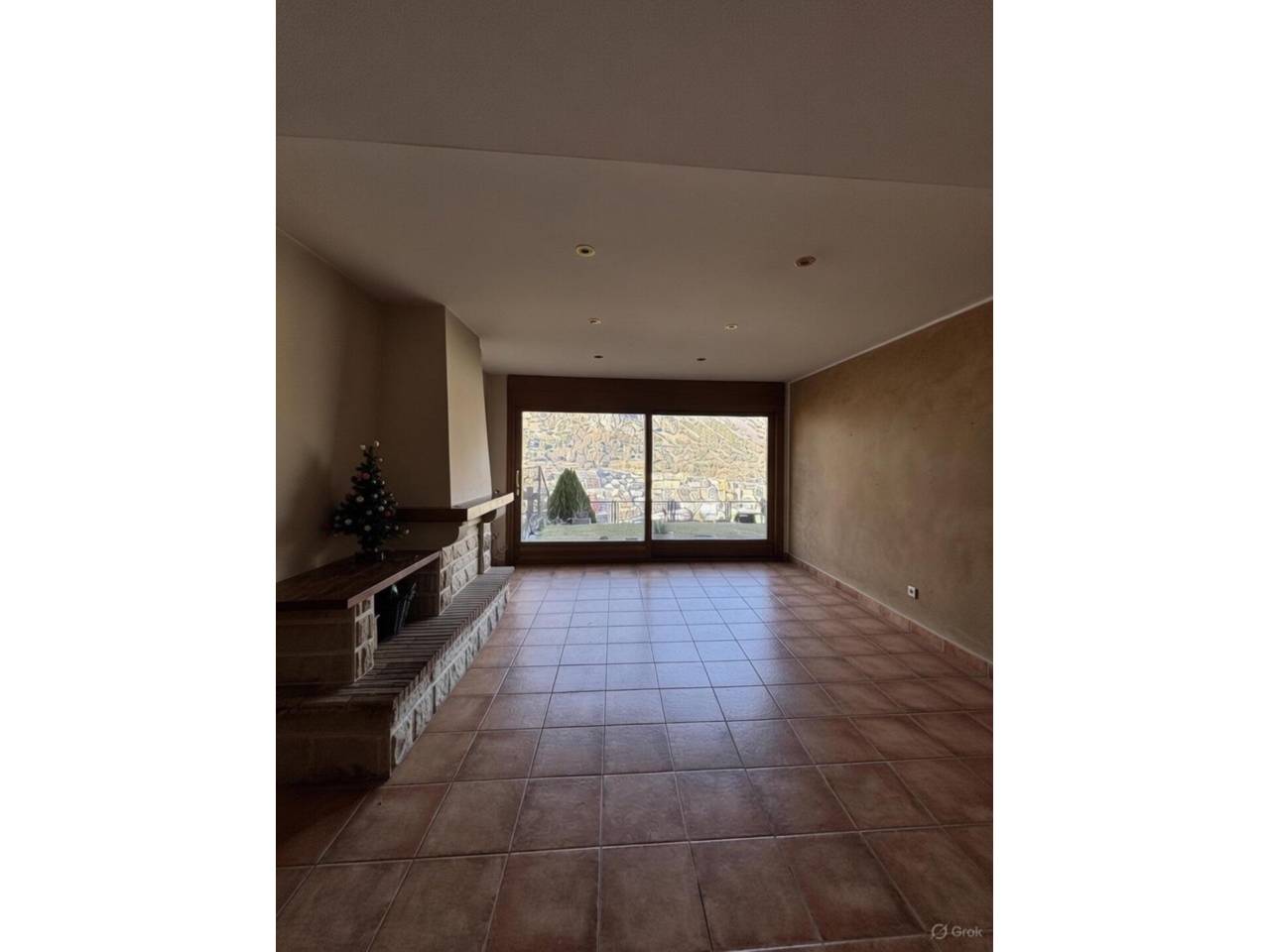 Casa adossada en entorn exclusiu i privilegiat, a un minut del centre