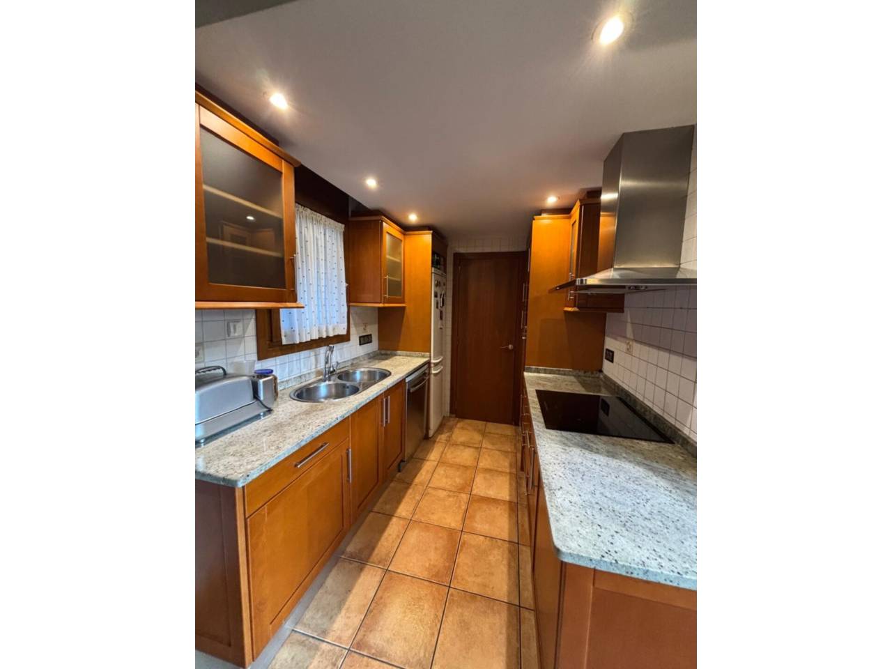 Casa adossada en entorn exclusiu i privilegiat, a un minut del centre