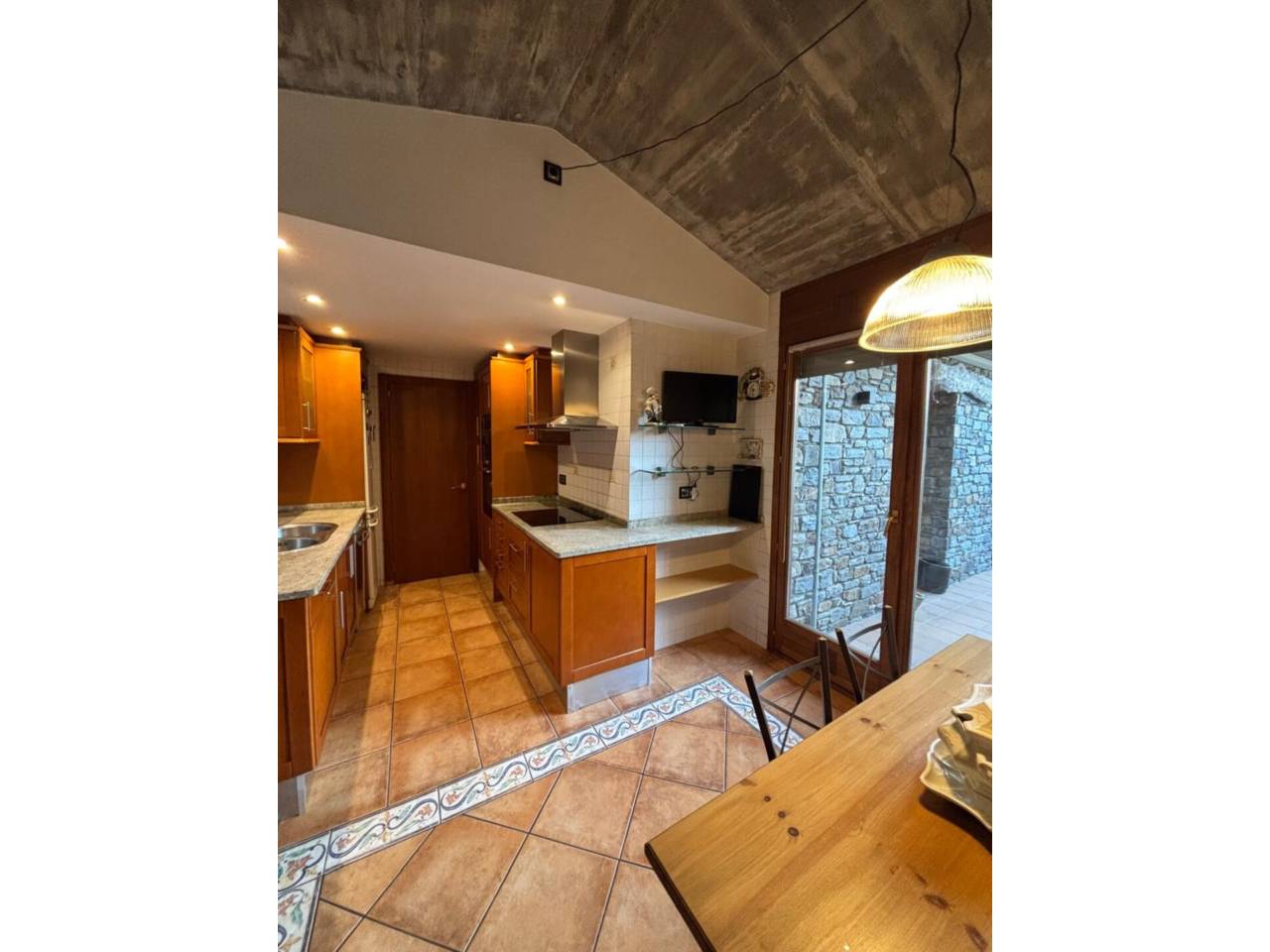 Casa adossada en entorn exclusiu i privilegiat, a un minut del centre