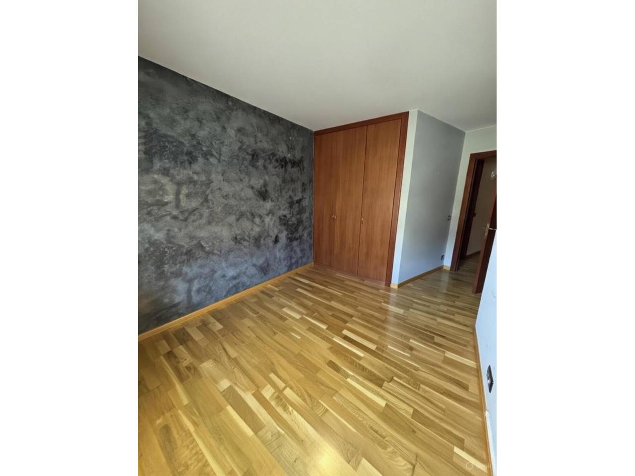 Casa adossada en entorn exclusiu i privilegiat, a un minut del centre