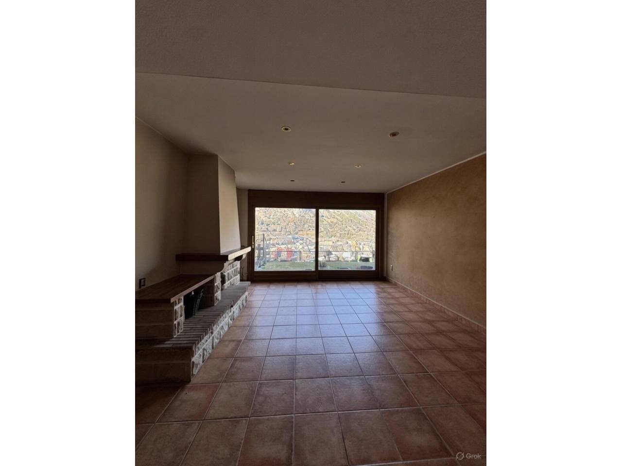 Casa adossada en entorn exclusiu i privilegiat, a un minut del centre