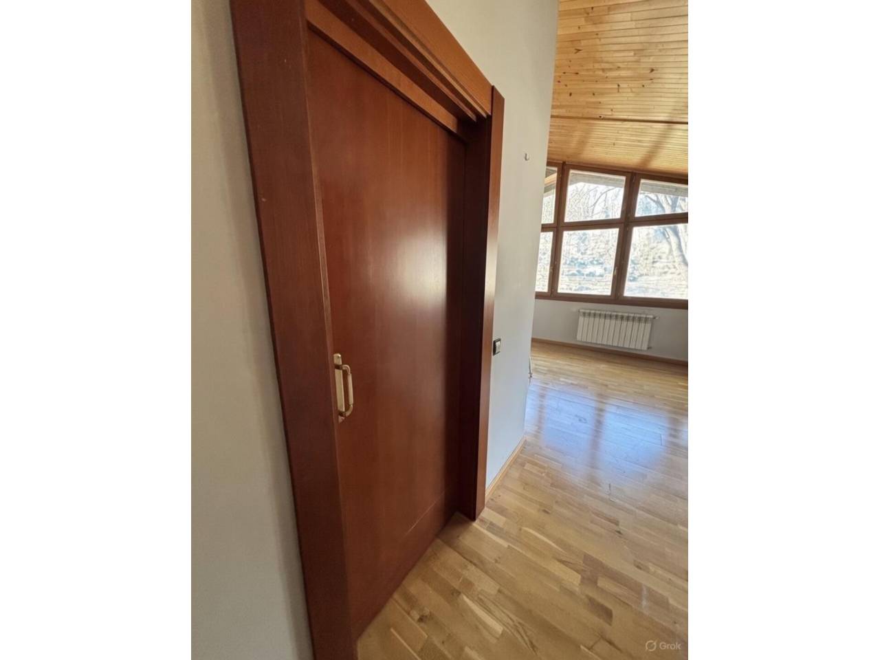 Casa adossada en entorn exclusiu i privilegiat, a un minut del centre