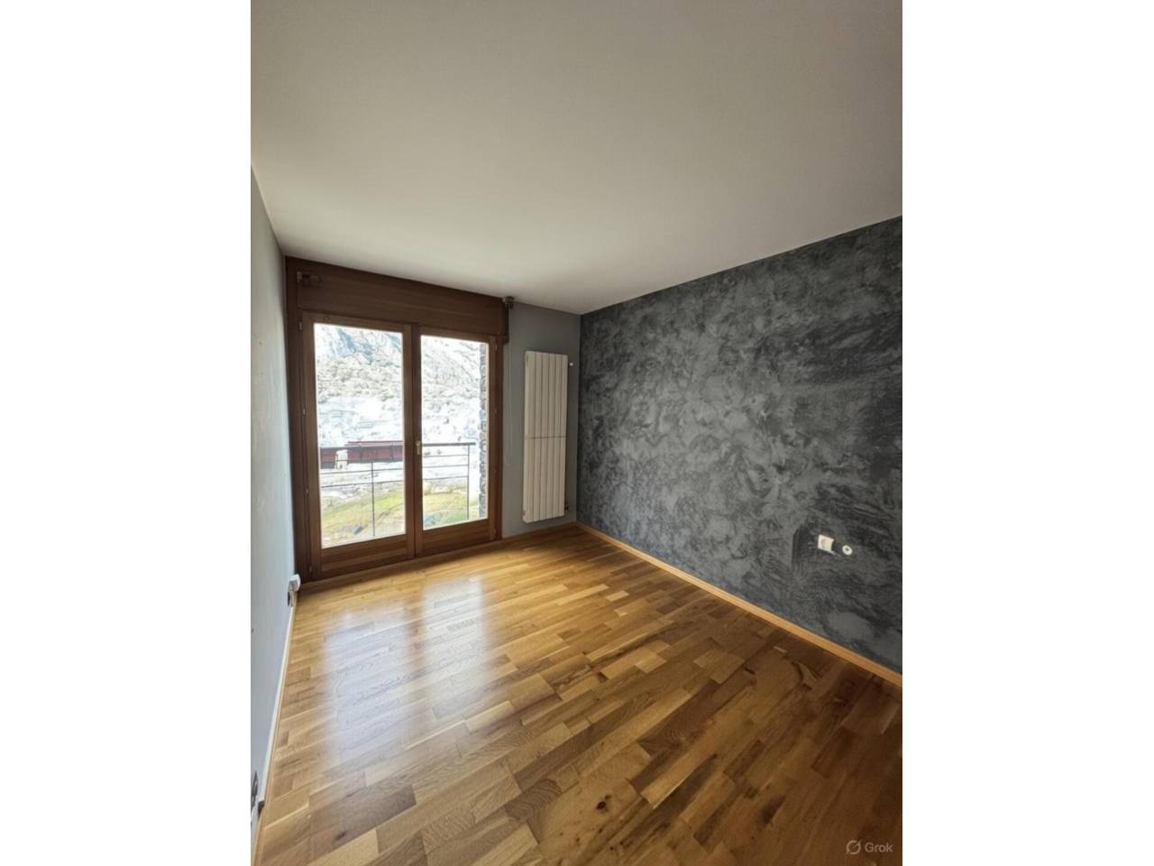 Casa adossada en entorn exclusiu i privilegiat, a un minut del centre