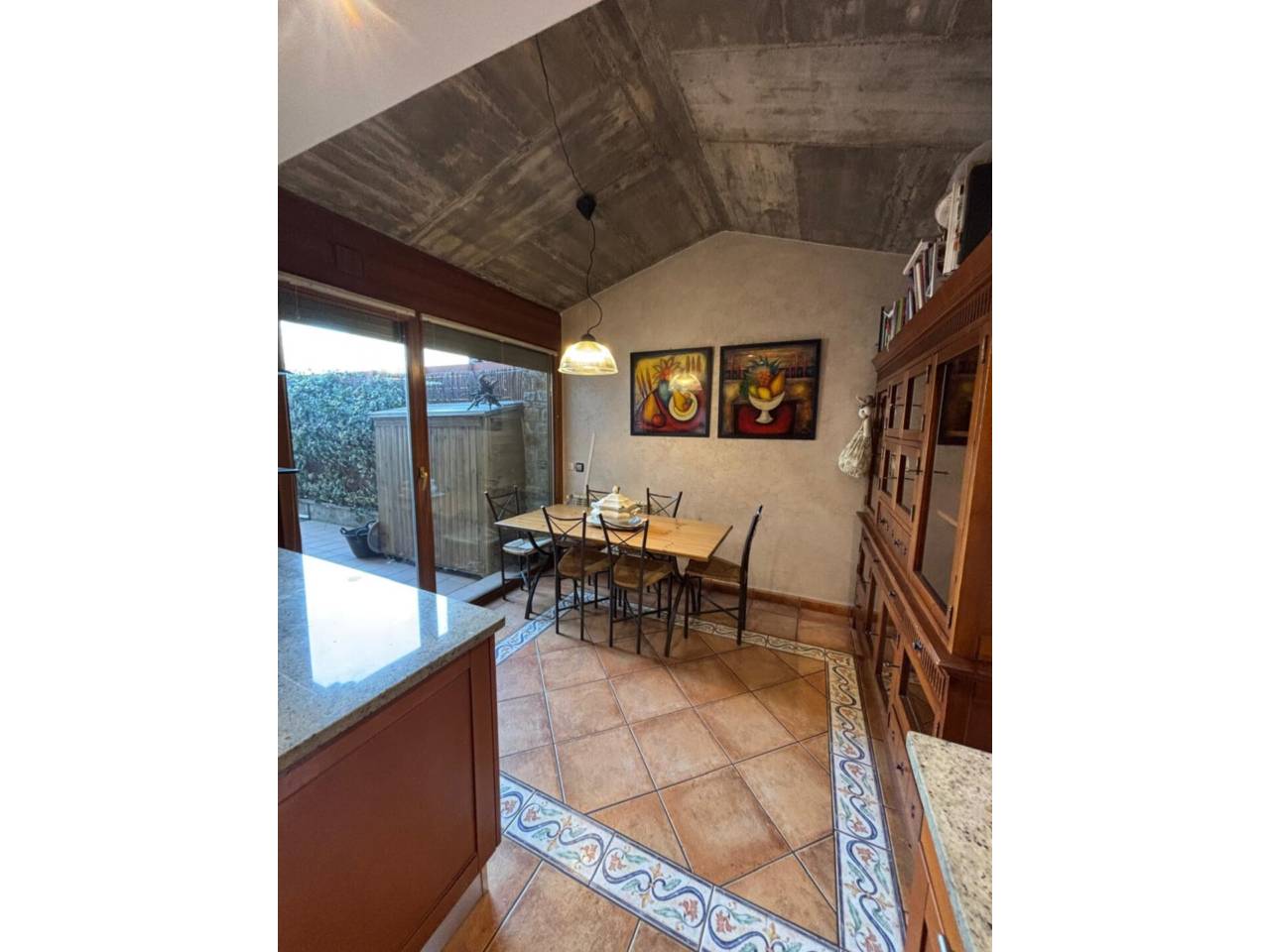 Casa adossada en entorn exclusiu i privilegiat, a un minut del centre