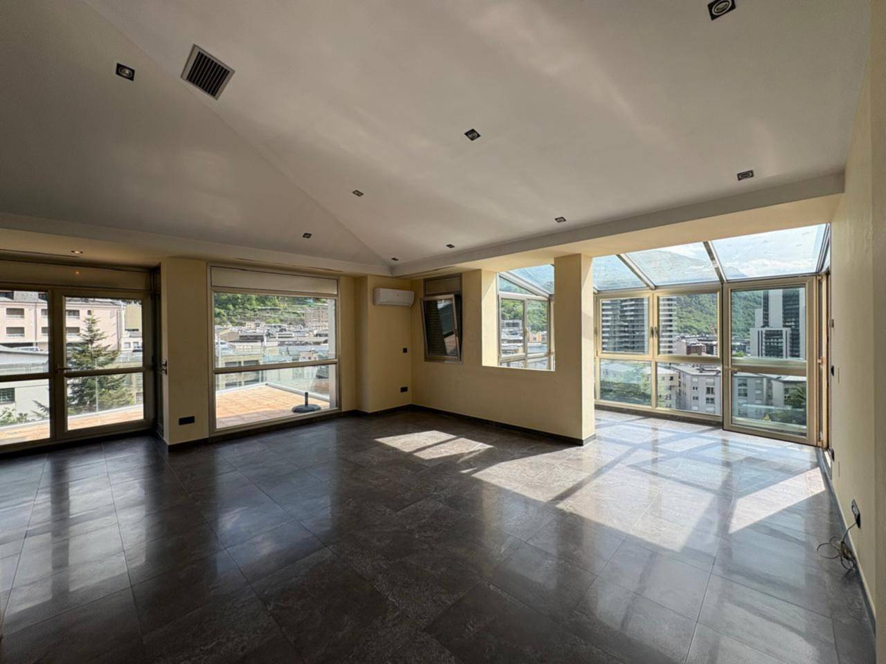 Exclusiu Àtic per comprar al centre d'Escaldes-Engordany