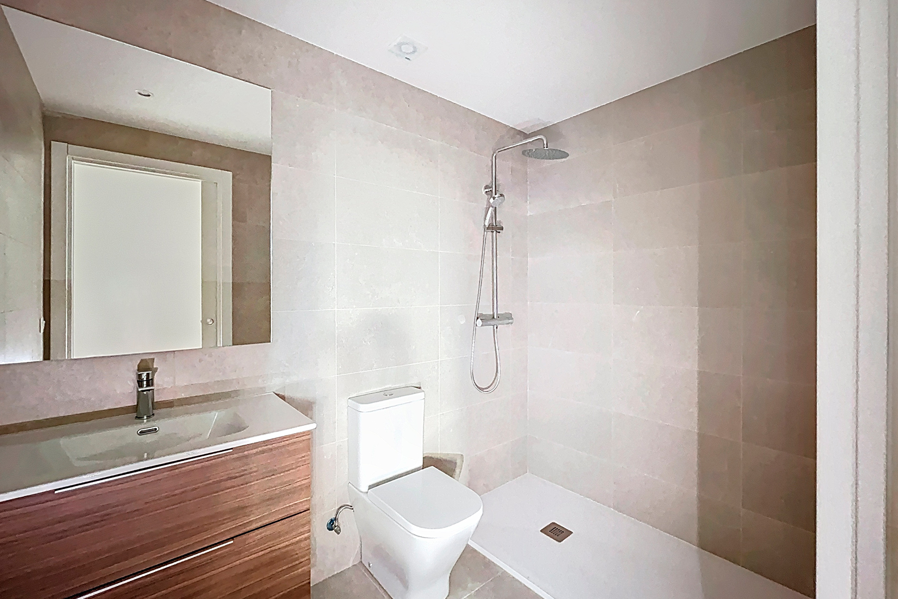 Descobreix aquest espaiós pis de 110 m² situat a