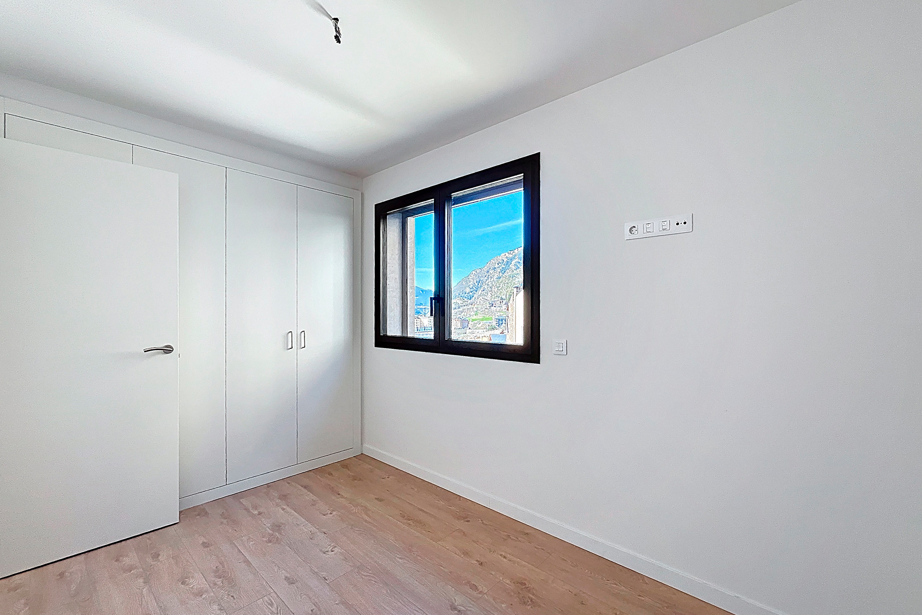 Descobreix aquest espaiós pis de 110 m² situat a