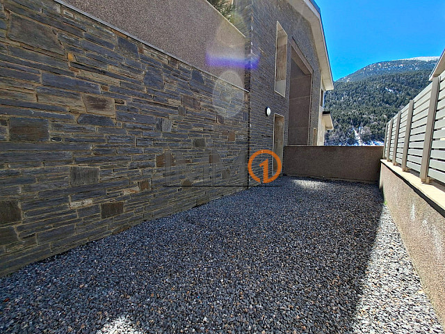  Es lloga magnífic pis de recent construcció sit