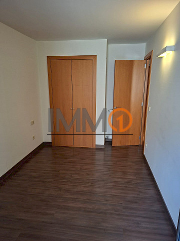  Es lloga magnífic pis de recent construcció sit