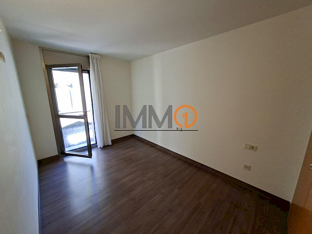  Es lloga magnífic pis de recent construcció sit