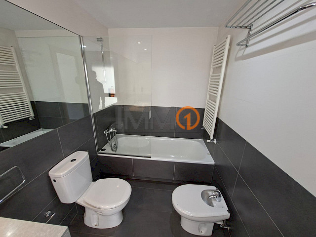  Es lloga magnífic pis de recent construcció sit