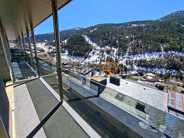  Es lloga magnífic pis de recent construcció sit