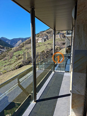  Es lloga magnífic pis de recent construcció sit