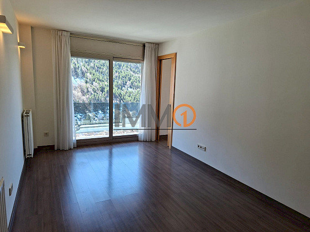  Es lloga magnífic pis de recent construcció sit