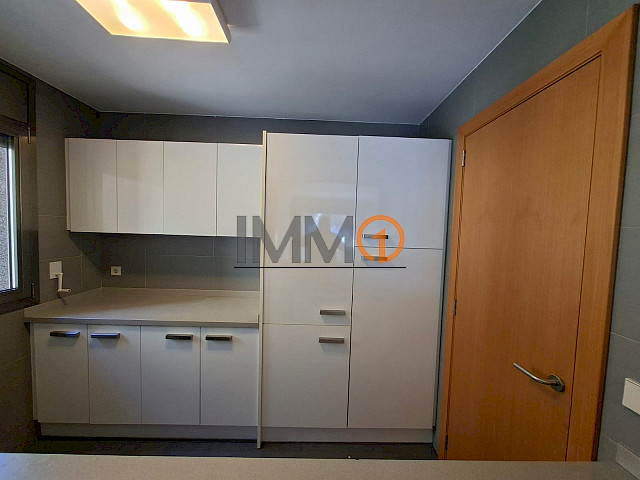  Es lloga magnífic pis de recent construcció sit