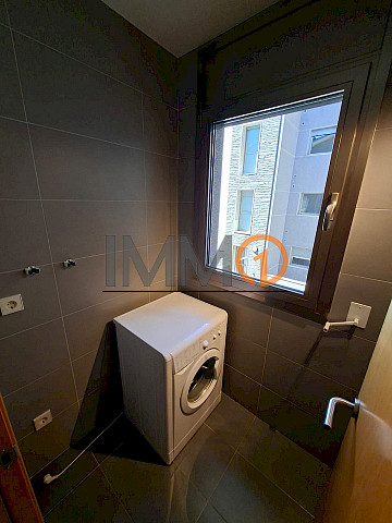  Es lloga magnífic pis de recent construcció sit