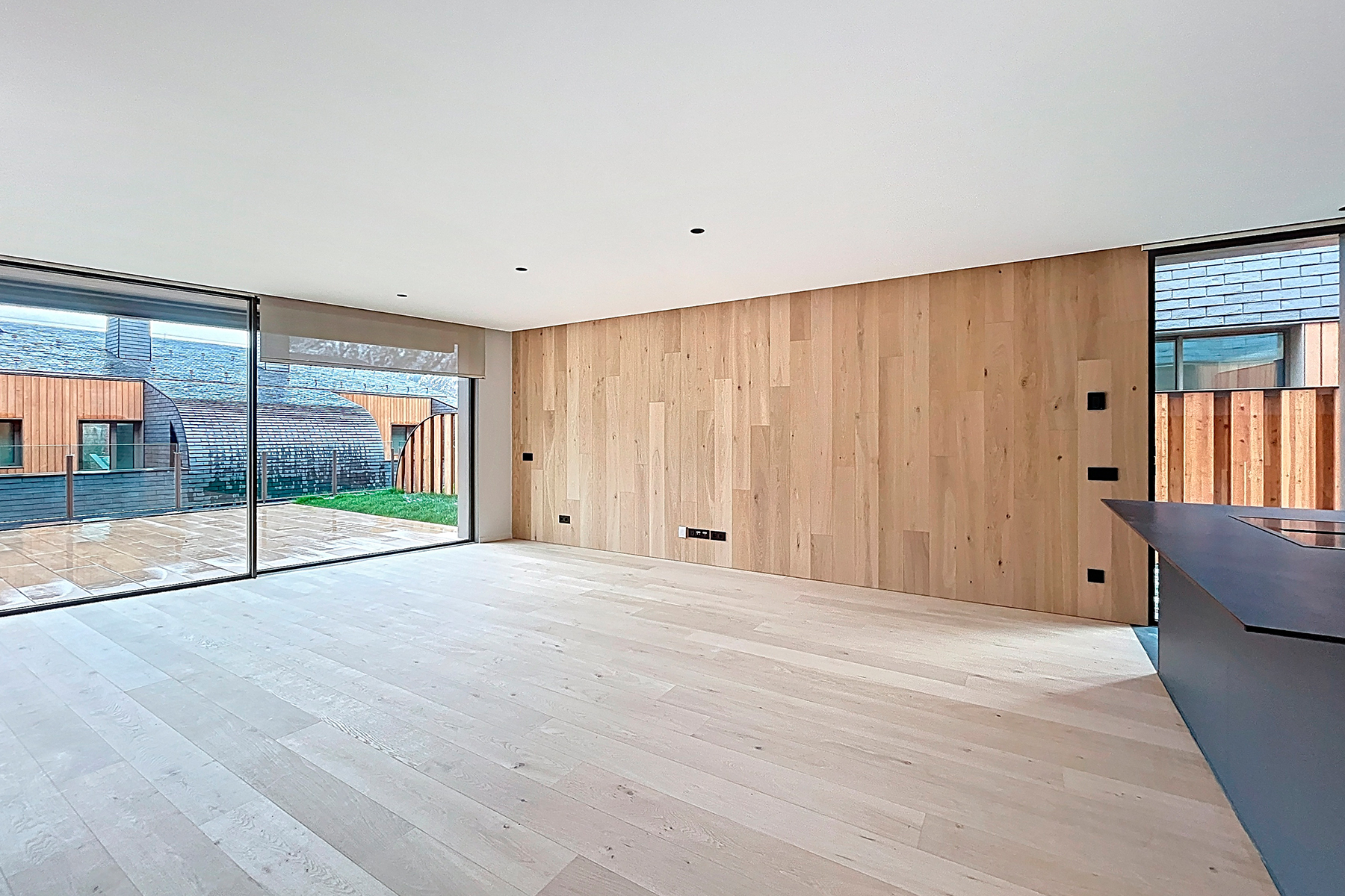 Es presenta aquesta distingida casa adossada de 35