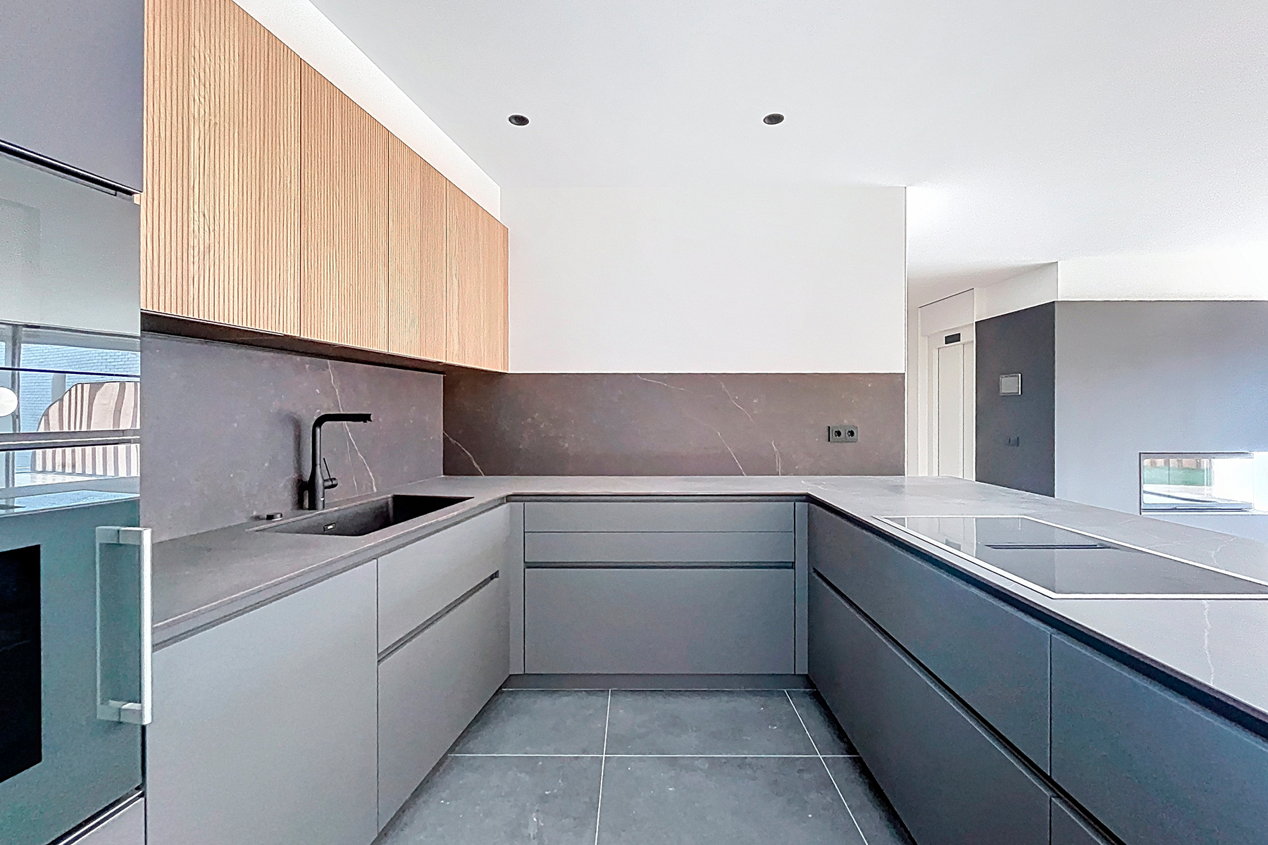 Es presenta aquesta distingida casa adossada de 35