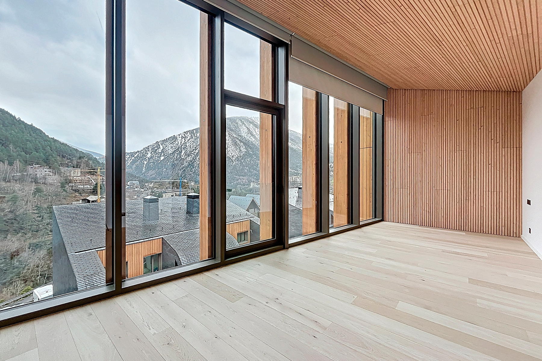 Es presenta aquesta distingida casa adossada de 35