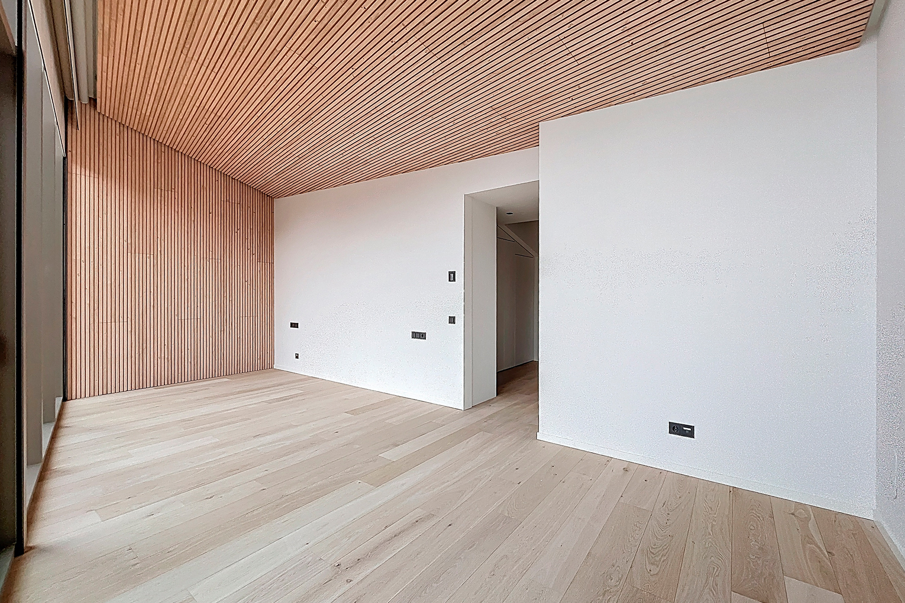 Es presenta aquesta distingida casa adossada de 35