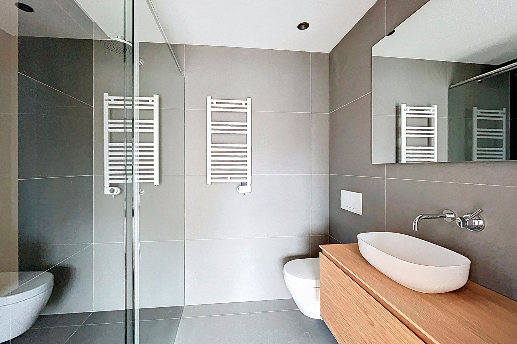 Es presenta aquesta distingida casa adossada de 35