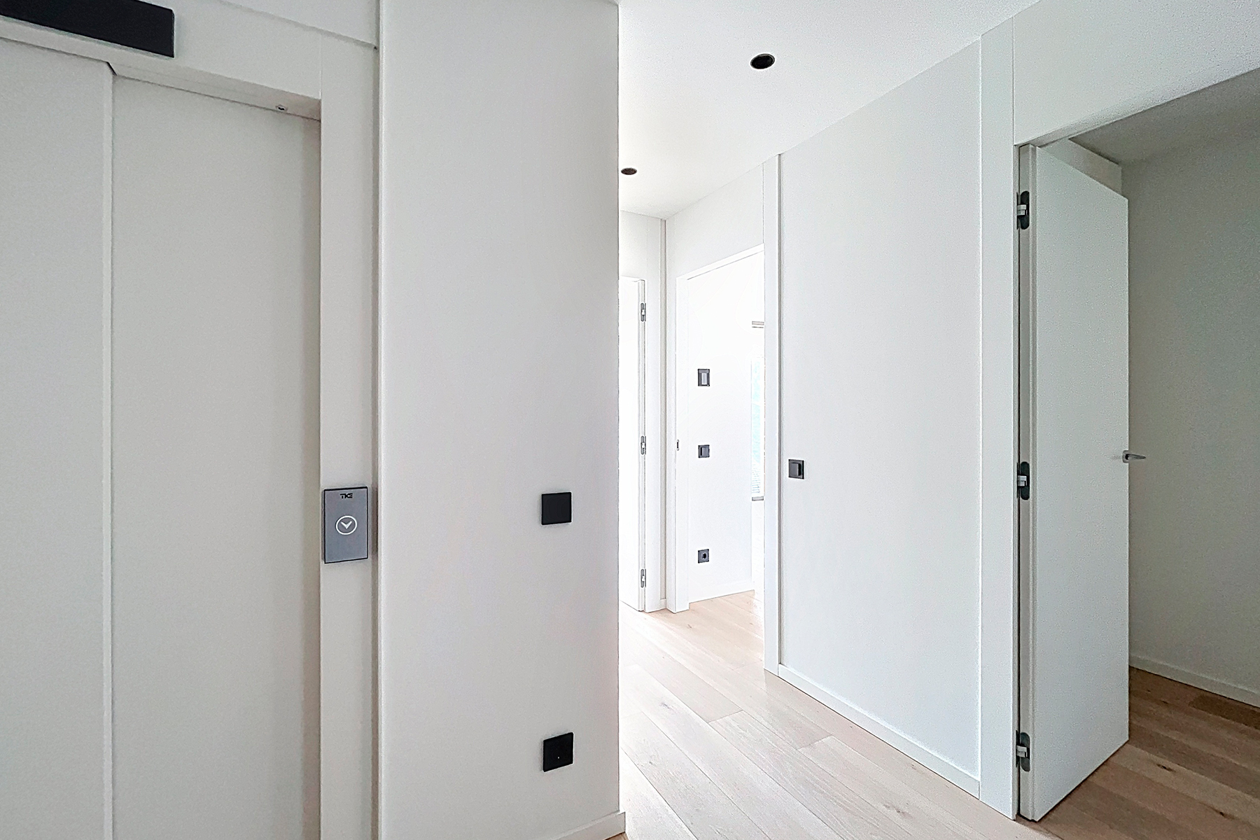 Es presenta aquesta distingida casa adossada de 35