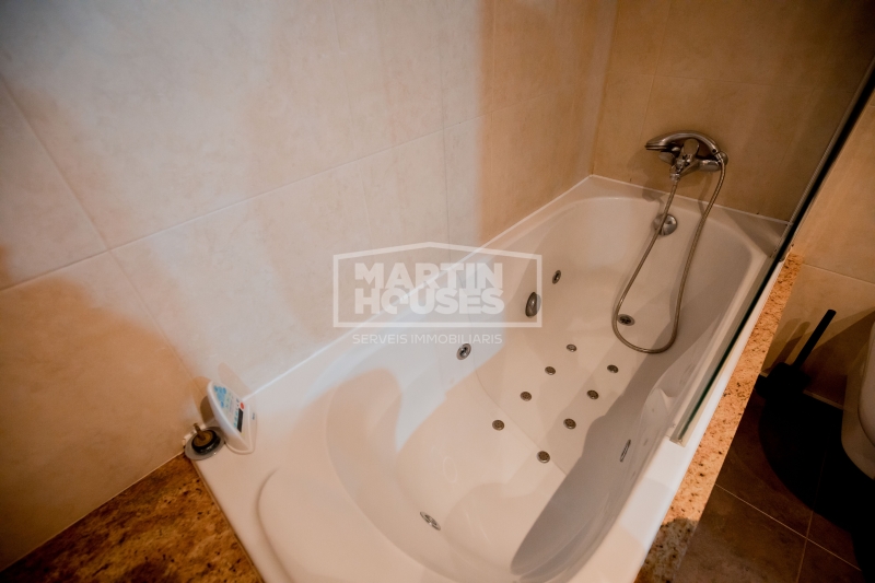 Tranquil·litat, llum i natura a La Cortinada