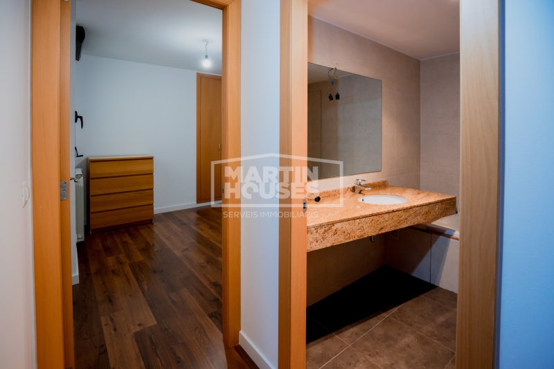 Tranquil·litat, llum i natura a La Cortinada